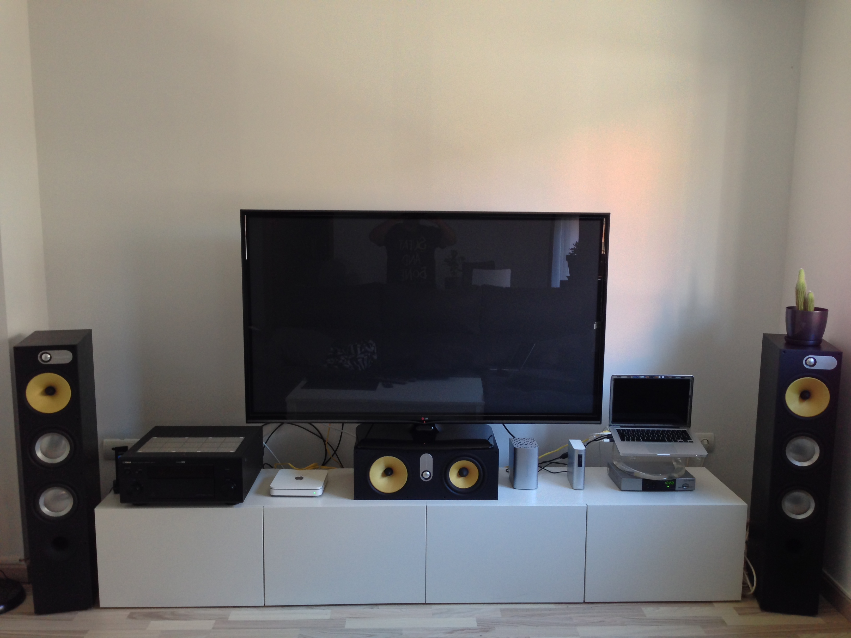 LG PB690V_1