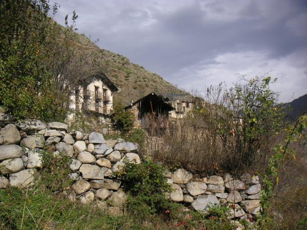 rreu   Alt neu  (poble abandonat)