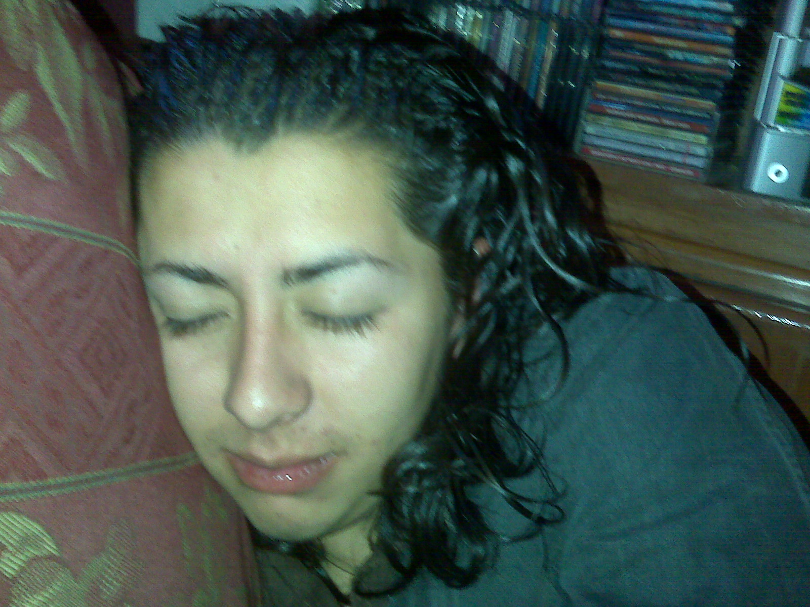 Lalo haciendoc el dormido